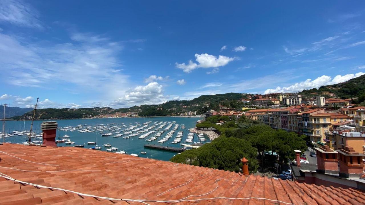 Square Views Apartment Lerici Luaran gambar